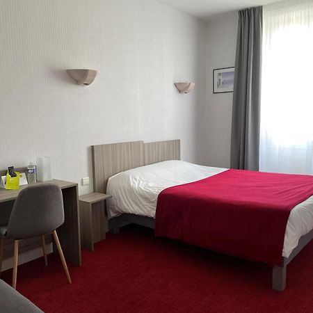 Barbezieux-Saint-Hilaire Hotel Restaurant La Boule D'Or מראה חיצוני תמונה