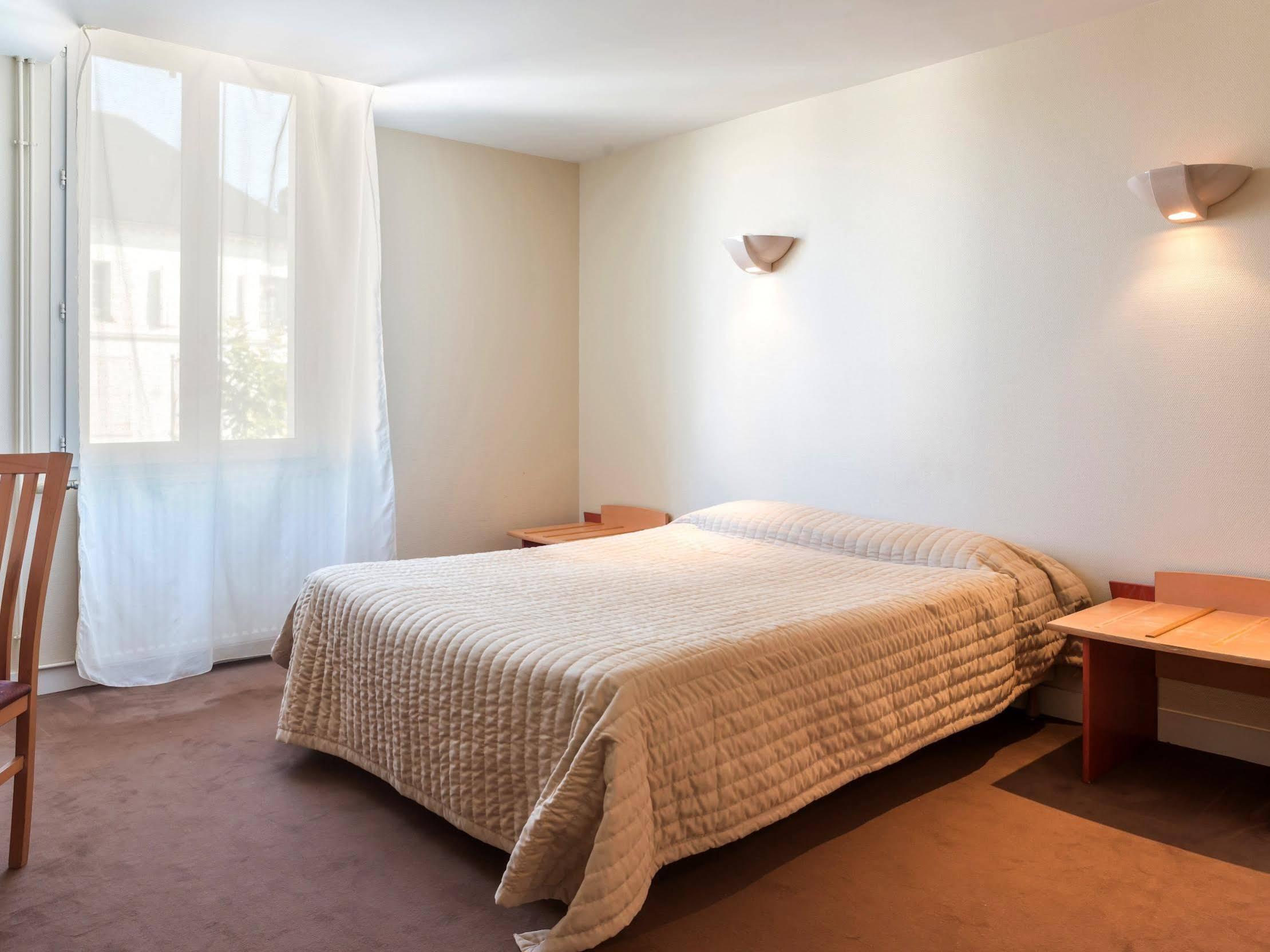 Barbezieux-Saint-Hilaire Hotel Restaurant La Boule D'Or מראה חיצוני תמונה