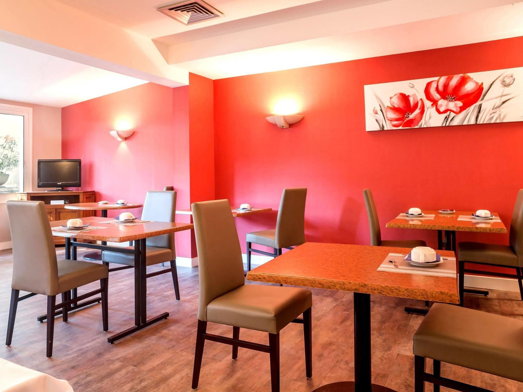 Barbezieux-Saint-Hilaire Hotel Restaurant La Boule D'Or מראה חיצוני תמונה