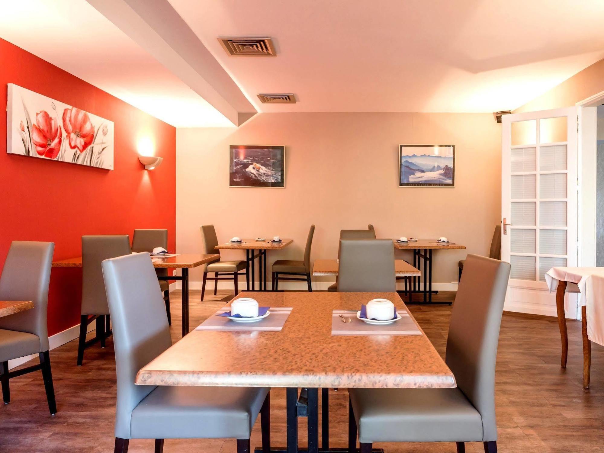 Barbezieux-Saint-Hilaire Hotel Restaurant La Boule D'Or מראה חיצוני תמונה