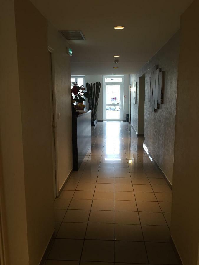 Barbezieux-Saint-Hilaire Hotel Restaurant La Boule D'Or מראה חיצוני תמונה